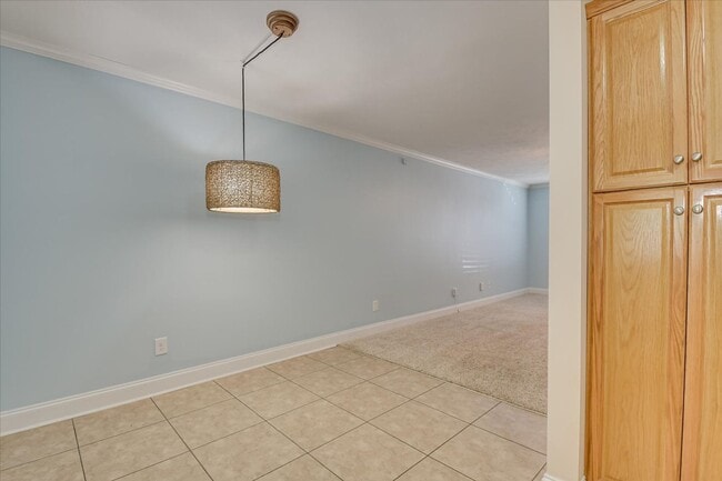 Building Photo - 150 Village Run