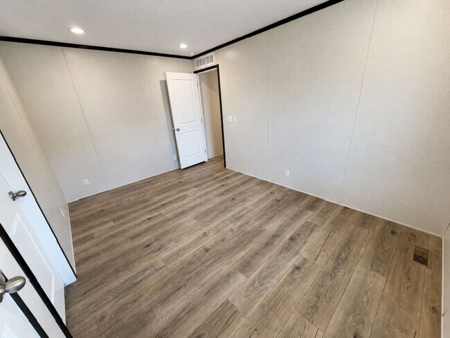 Building Photo - 5230 Bonte Dr
