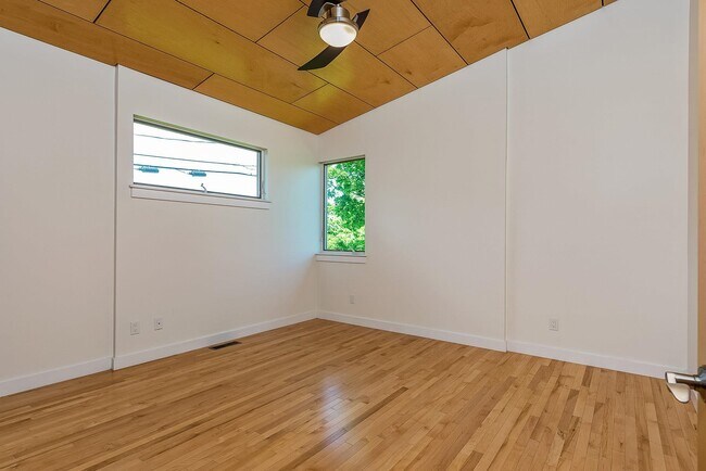 Building Photo - 659 Dennett St