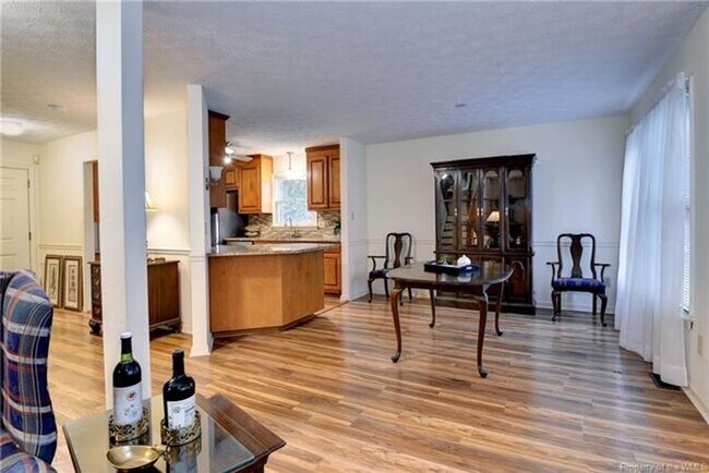 Building Photo - 5101 Salisbury Mews