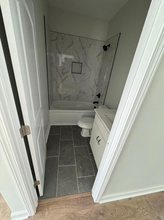 Building Photo - 2537 Jones St