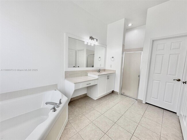 Building Photo - 4451 Laurel Pl