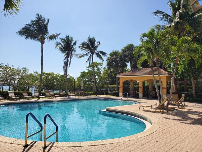 Building Photo - 1000 Scotia Dr