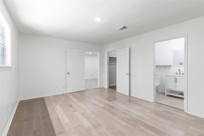 Building Photo - 10906 Keese Dr