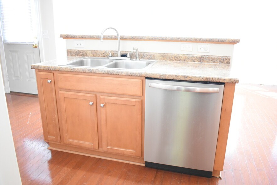 Building Photo - 1305 Wakefield Ct