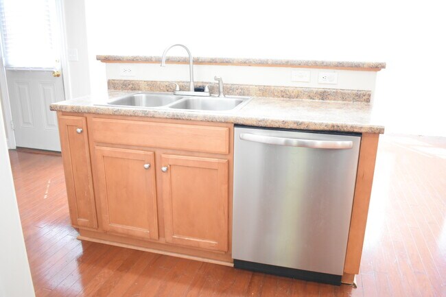 Building Photo - 1305 Wakefield Ct