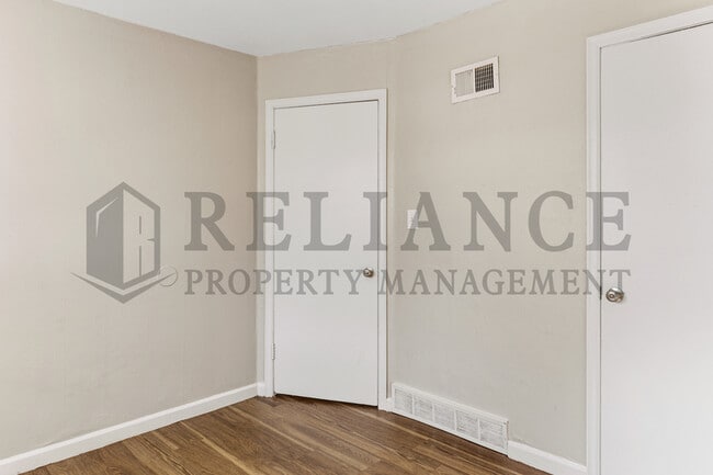 Building Photo - 628 S Mission Rd