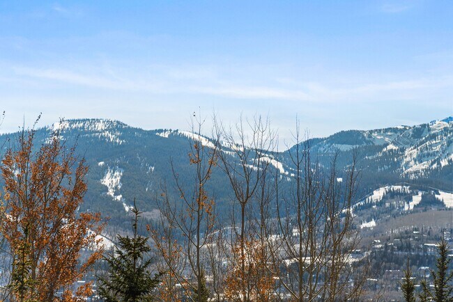 Building Photo - 875 Horse Ranch Dr