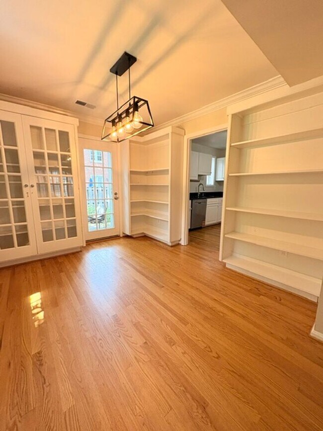 Building Photo - 6718 Kenwood Forest Ln