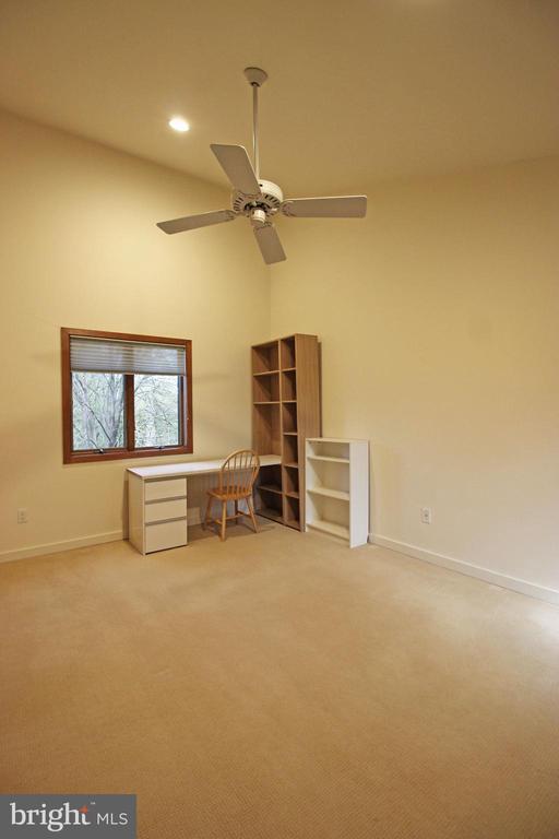 Building Photo - 6872 Melrose Dr