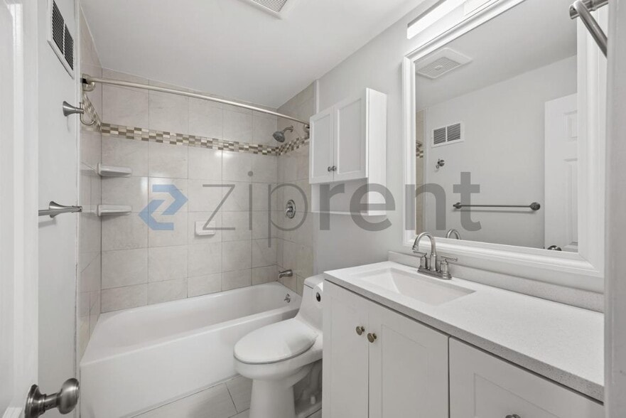 Building Photo - Unit