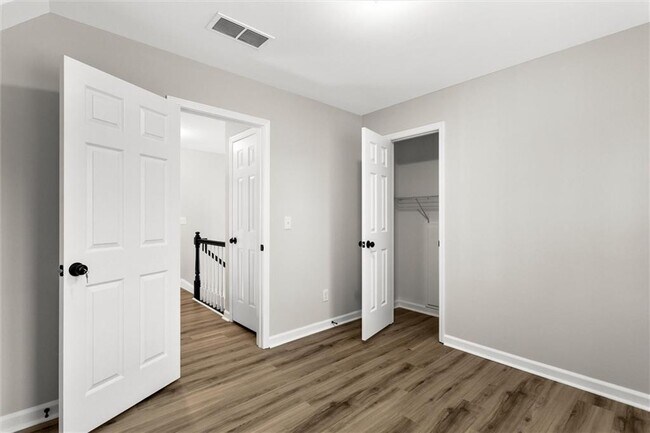 Building Photo - 2580 Waterford Park Dr