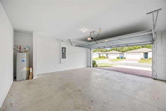 Building Photo - 2339 White Tail St