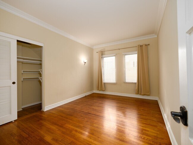 Building Photo - 152 N Arnaz Dr