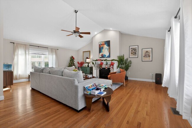 Building Photo - Spacious 4BR House in Millbury
