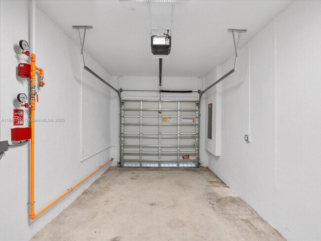 Building Photo - 106 SW 184th Ave