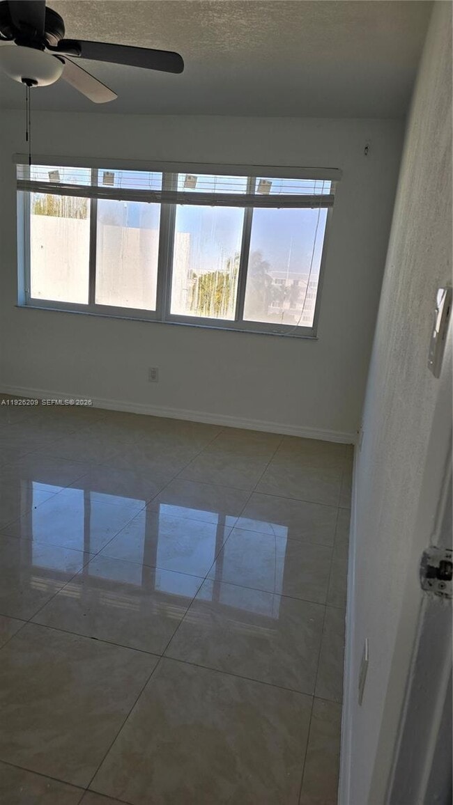 Building Photo - 14830 Naranja Lakes Blvd