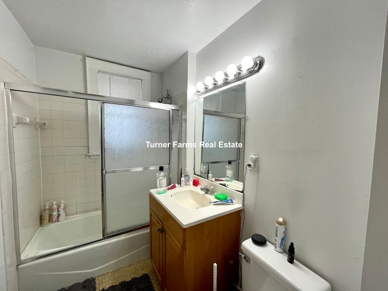 Building Photo - 530 Cambridge St