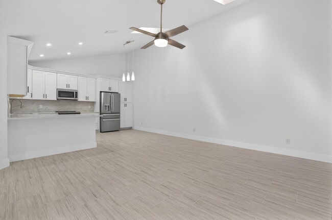 Building Photo - 5230 Woodruff Ln