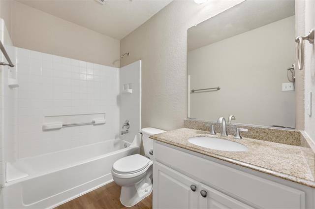 Building Photo - 3045 Meadowbrook Dr
