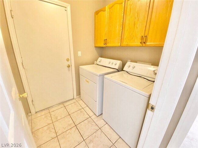 Building Photo - 4678 Carefree Dr