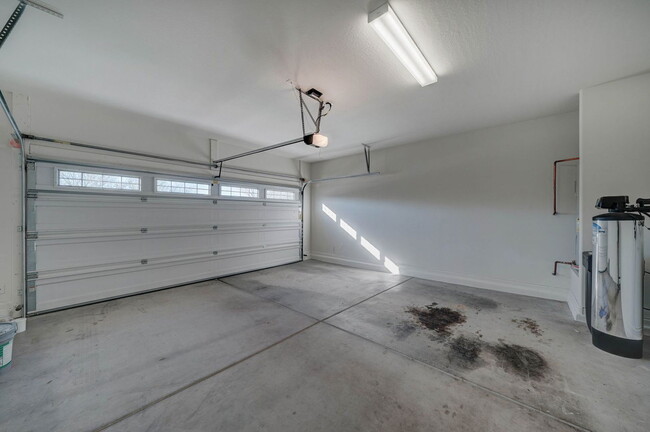 Building Photo - 7636 W Quail Track Dr