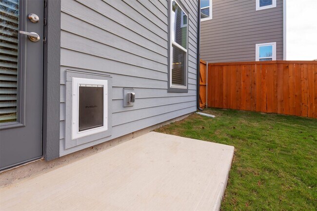 Building Photo - 3901 James Pitts Dr