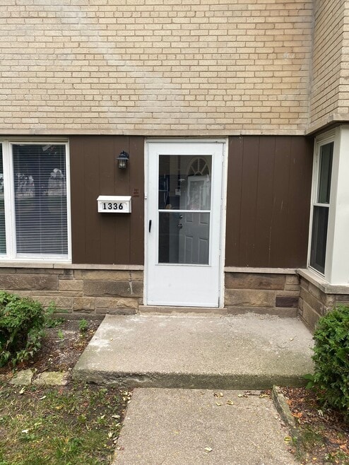 Building Photo - 1338 Wentworth Ave