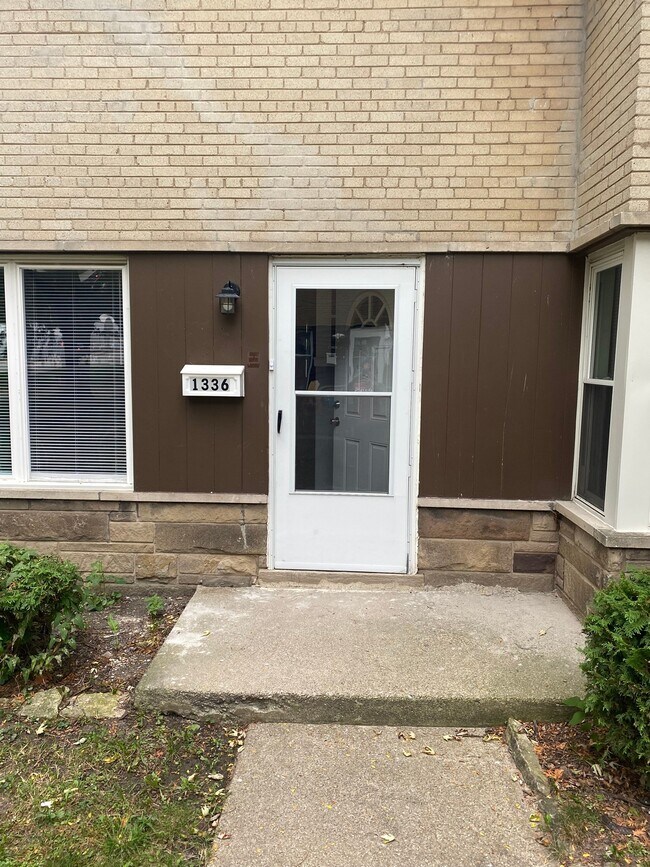 Building Photo - 1338 Wentworth Ave