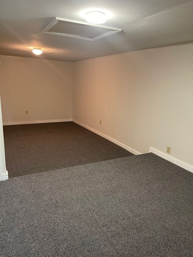 Building Photo - 376 Park Ave