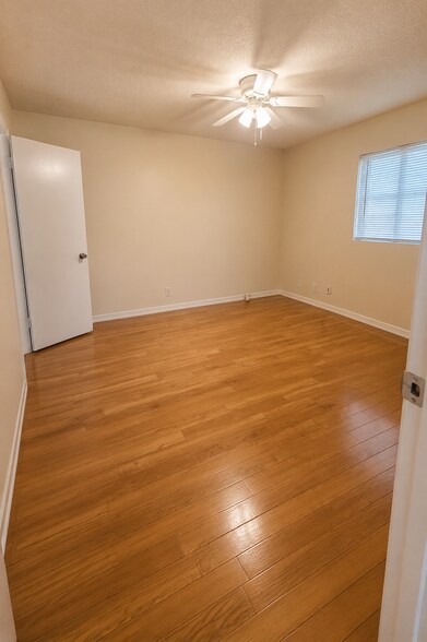 Building Photo - 10821 N Military Trl