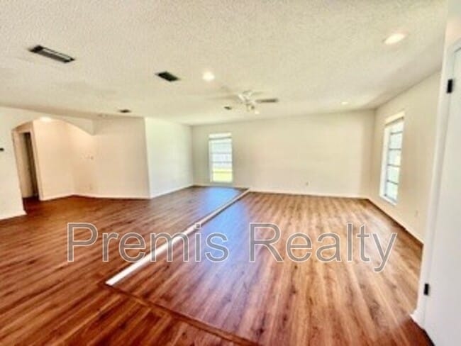 Building Photo - 1770 Braxton Bragg Ln
