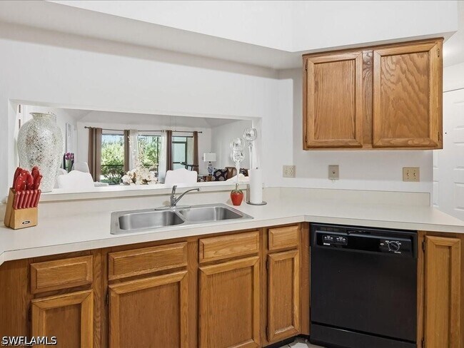 Building Photo - 1833 Courtyard Way