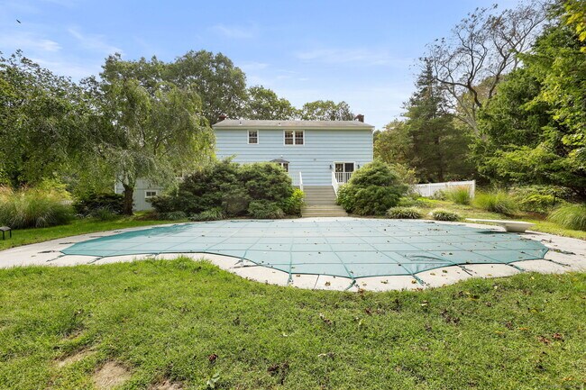 Building Photo - 8 Ferry Ln E