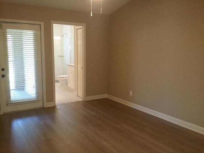 Building Photo - 700 Ironwood Dr