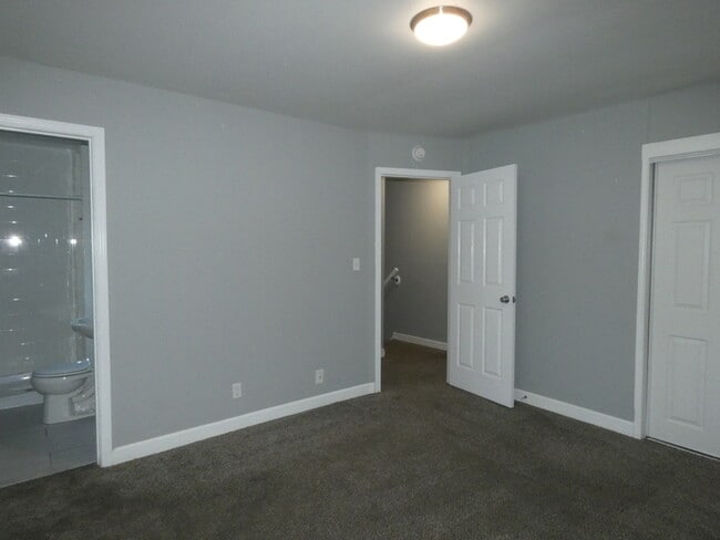 Building Photo - Home in Park Hill School District!