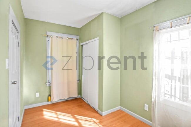 Building Photo - Unit 1