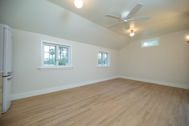 Building Photo - WONDERFUL HISTORIC 5 BED 3 BATH PROPERTY WITH CARRIAGE HOUSE