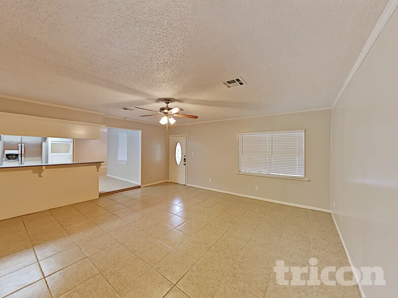 Building Photo - 411 E Carby Rd