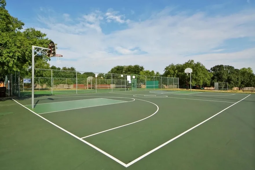 Building Photo - 16914 Dorman Dr