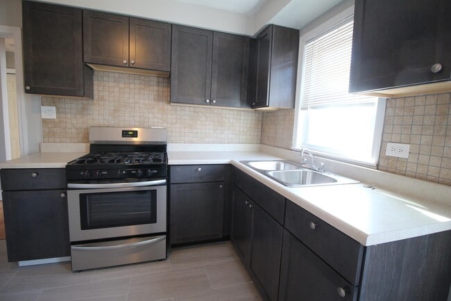 Building Photo - 2901 W Farragut Ave