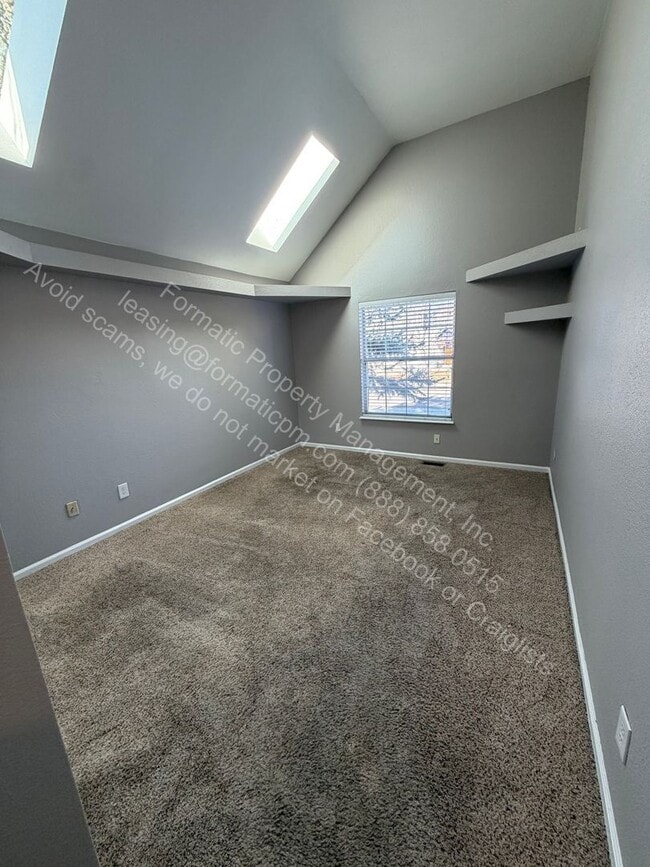 Building Photo - 17998 E Bellewood Dr