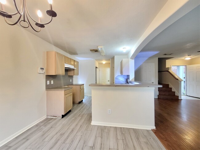 Building Photo - 14034 Maximos Dr