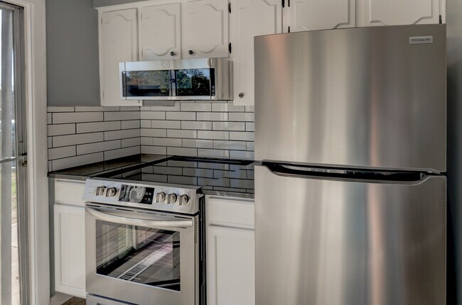 Building Photo - 9115 Nieman Rd