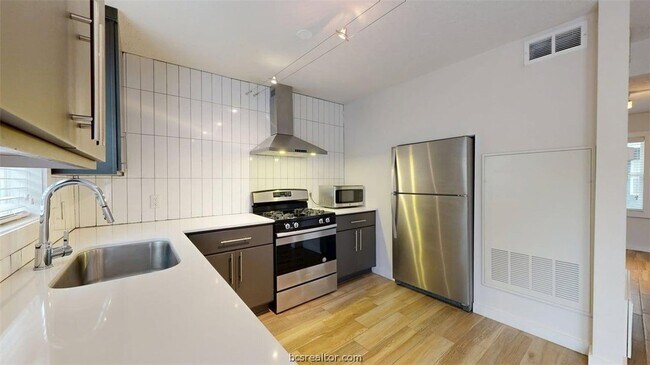 Building Photo - 505 Boyett St
