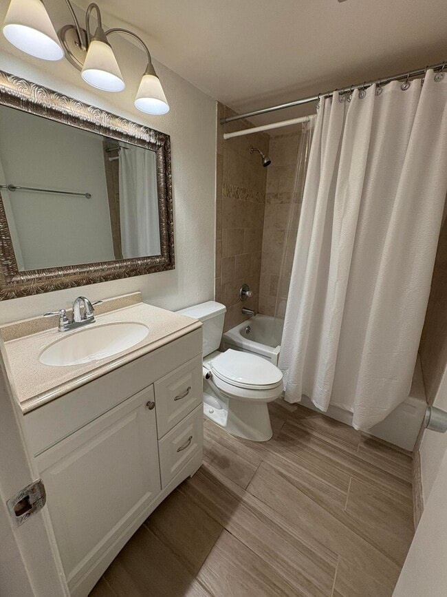 Building Photo - 26 Kingswood E