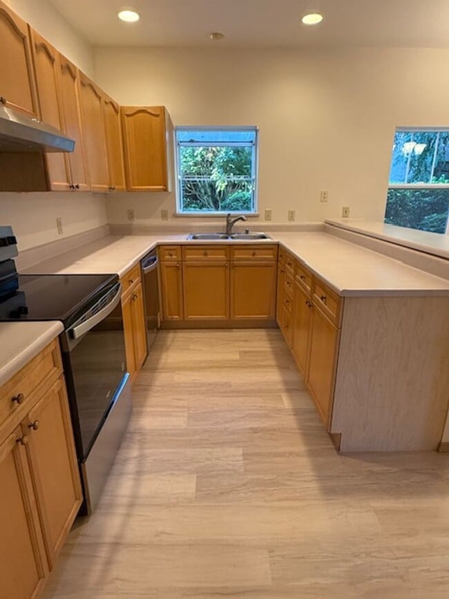 Building Photo - CHARMING 2 BED, 2 BATH KIRKLAND TOWNHOME W...