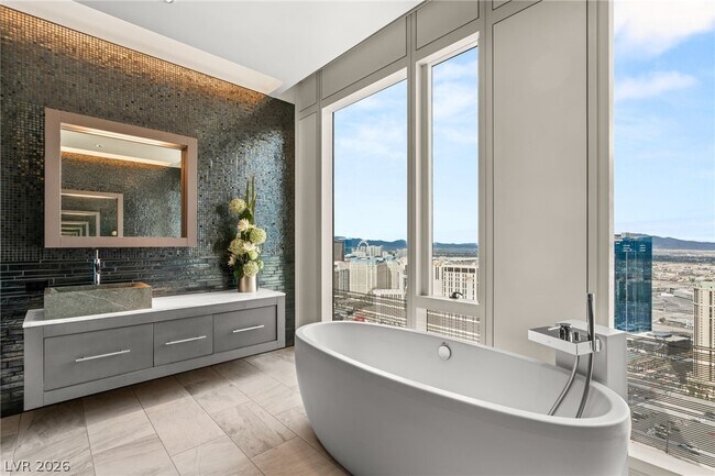 Building Photo - 3750 S Las Vegas Blvd