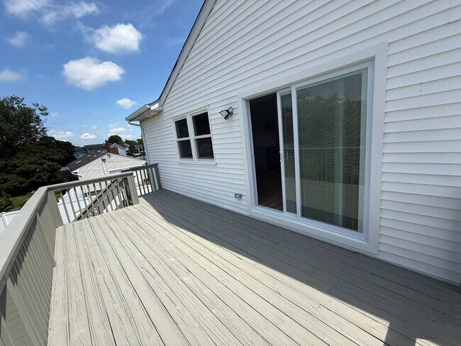 Building Photo - 276 W Nicholai St