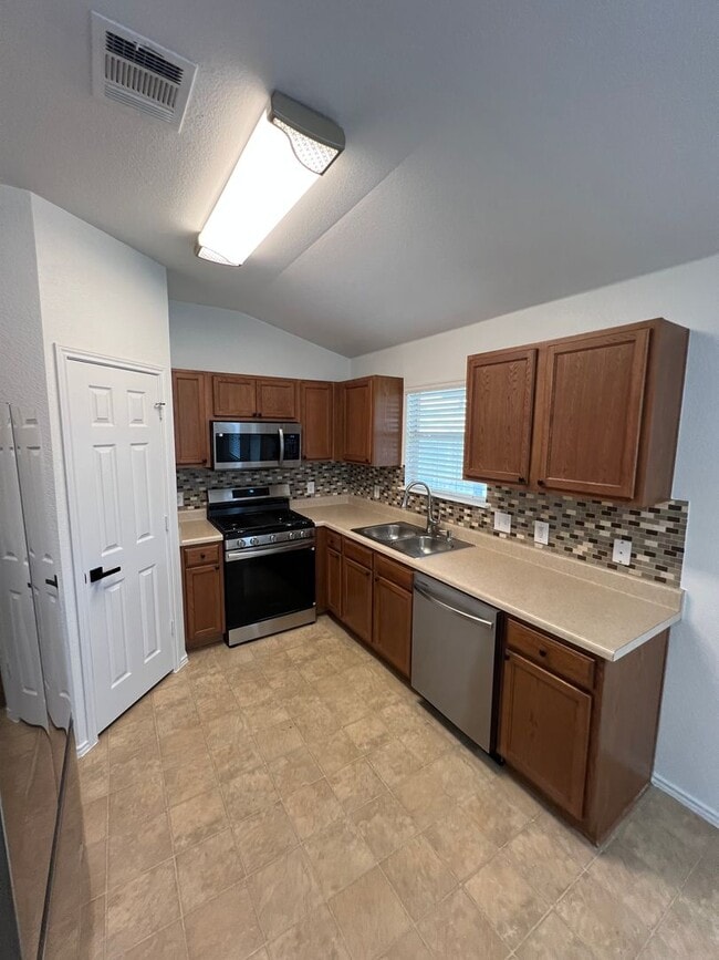 Building Photo - Spacious 4-Bedroom Home with Open Layout